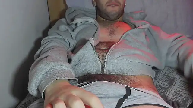 cazzo18cm3 online show from January 14, 2026, 9:09 pm