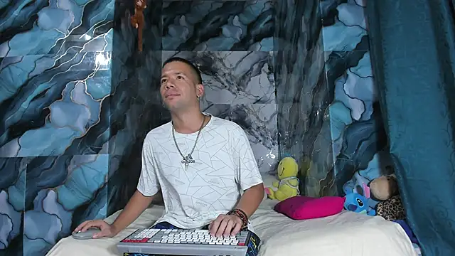 celesteyorucso1 online show from October 18, 2025, 11:27 pm