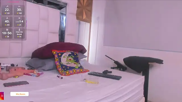 Snapshot of Mia_blumm chatting on November 7, 2025, 12:16 pm Mia blumm online show from November 7, 2025, 12:16 pm