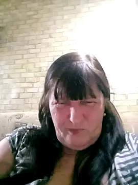 Apeesynka55211 online show from May 4, 2026, 4:36 pm