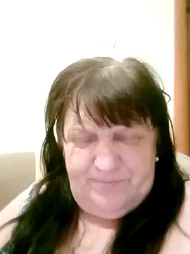 Apeesynka55211 online show from May 6, 2026, 6:24 pm