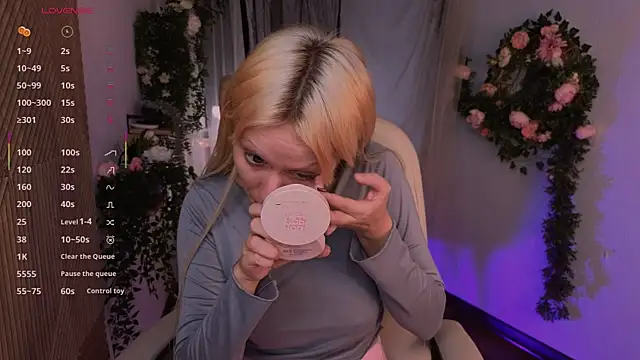 kitten murray  online show from November 18, 2025, 5:34 am