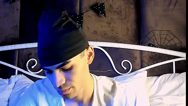 Snapshot of JaremyHarris chatting on November 1, 2025, 8:11 pm JaremyHarris online show from November 1, 2025, 8:11 pm