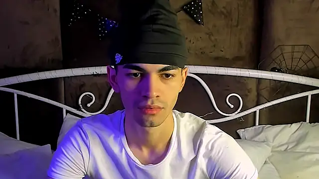 Snapshot of JaremyHarris chatting on November 2, 2025, 8:33 pm JaremyHarris online show from November 2, 2025, 8:33 pm