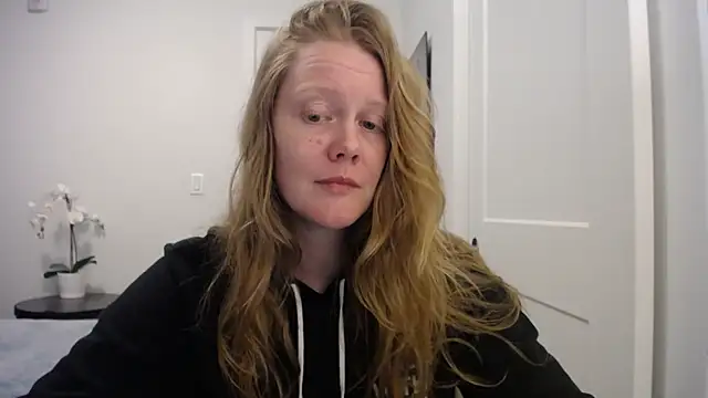 naughtyfox89 online show from April 18, 2026, 3:21 am