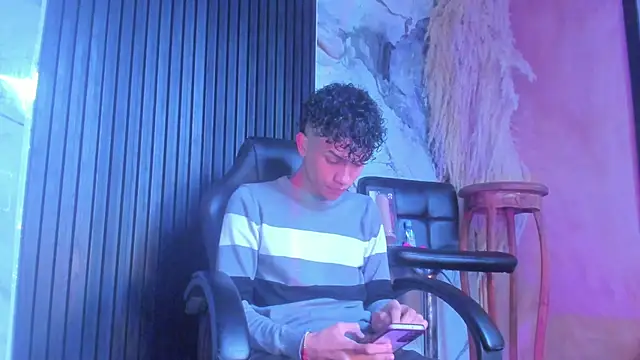 Snapshot of milo_crave chatting on October 3, 2025, 1:30 pm milo crave online show from October 3, 2025, 1:30 pm