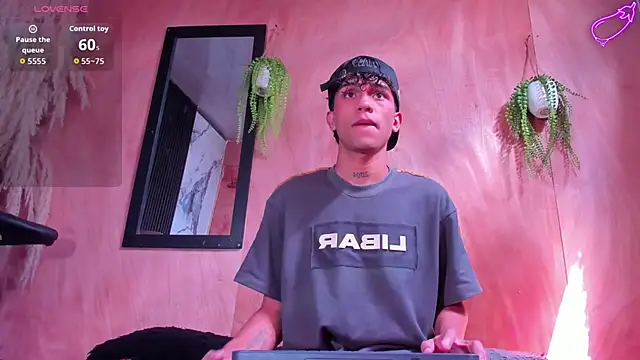 Snapshot of milo_crave chatting on October 22, 2025, 7:35 pm milo crave online show from October 22, 2025, 7:35 pm