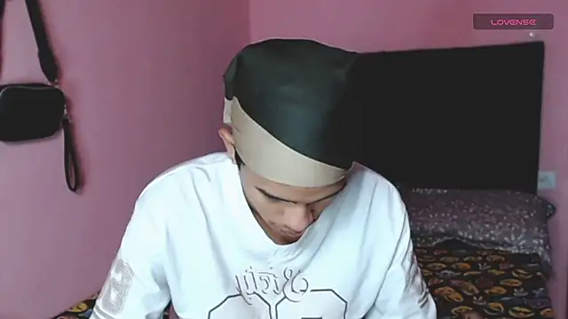 Snapshot of milo_crave chatting on November 13, 2025, 8:41 pm milo crave online show from November 13, 2025, 8:41 pm