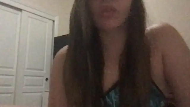 Snapshot of bunnygorl12 chatting on October 29, 2025, 6:04 am bunnygorl12 online show from October 29, 2025, 6:04 am