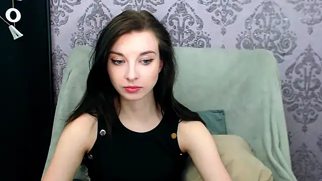 DominantLuna online show from May 4, 2026, 7:21 pm