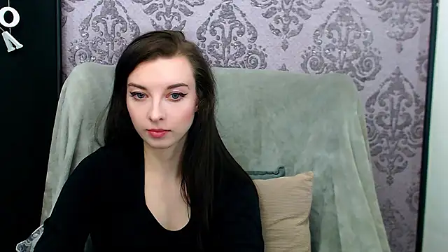 DominantLuna online show from May 12, 2026, 7:33 pm