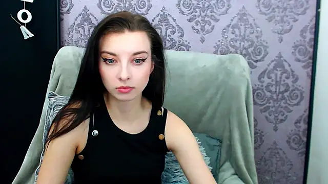 DominantLuna online show from May 15, 2026, 7:43 pm
