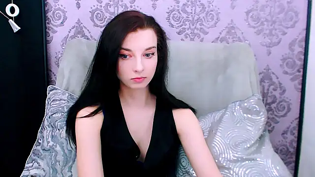 DominantLuna online show from May 26, 2026, 7:32 pm