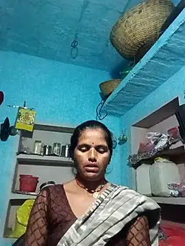 Snapshot of Mohni_cute chatting on October 14, 2025, 12:22 am Mohni cute online show from October 14, 2025, 12:22 am