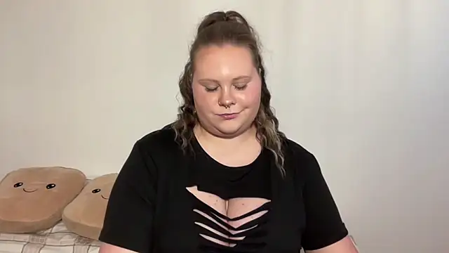 Snapshot of BriannaFlirty chatting on November 7, 2025, 1:22 pm BriannaFlirty online show from November 7, 2025, 1:22 pm