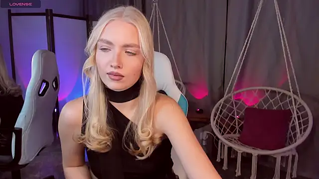 TessaGrays online show from November 16, 2025, 8:09 am