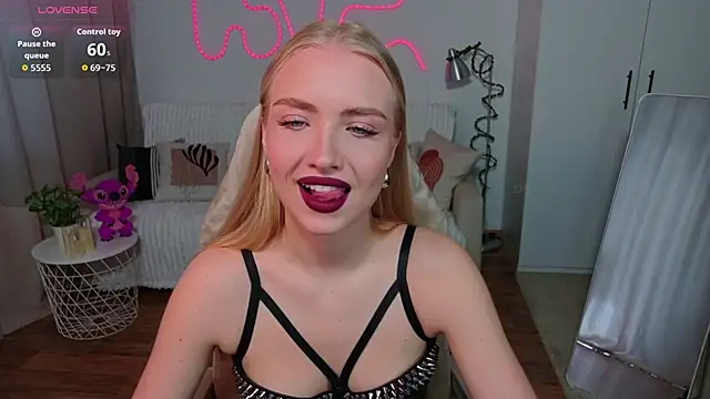 TessaGrays online show from April 30, 2026, 10:32 am