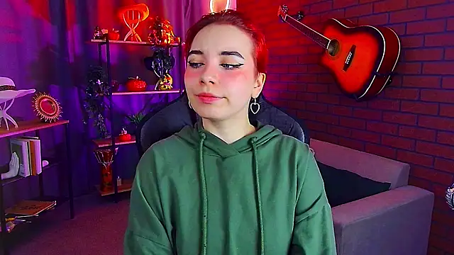 MarcelineChi online show from December 4, 2025, 11:19 am