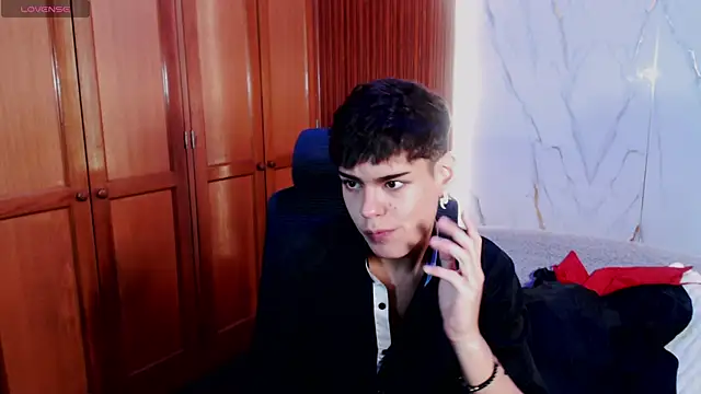 kevienmiet online show from October 31, 2025, 1:23 pm