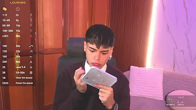 kevienmiet online show from November 11, 2025, 11:43 am