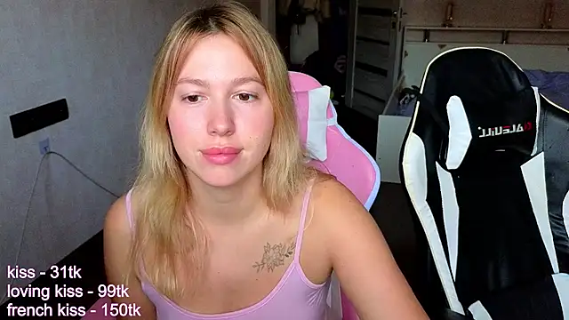 Snapshot of stefany_and_bettany chatting on October 4, 2025, 12:58 pm stefany and bettany online show from October 4, 2025, 12:58 pm