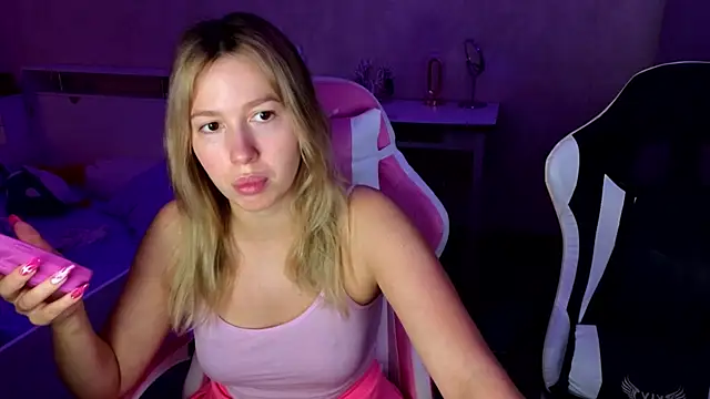 Snapshot of stefany_and_bettany chatting on November 13, 2025, 11:42 am stefany and bettany online show from November 13, 2025, 11:42 am