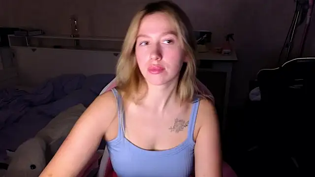 Snapshot of stefany_and_bettany chatting on December 3, 2025, 1:42 pm stefany and bettany online show from December 3, 2025, 1:42 pm