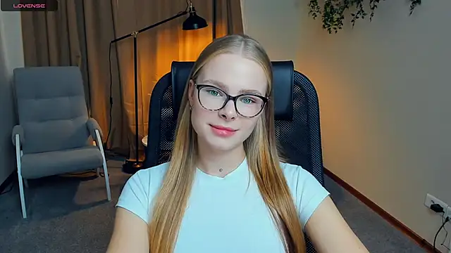 LibbyVenzeio online show from October 2, 2025, 9:38 am