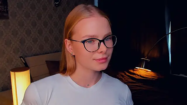 LibbyVenzeio online show from October 10, 2025, 7:07 am