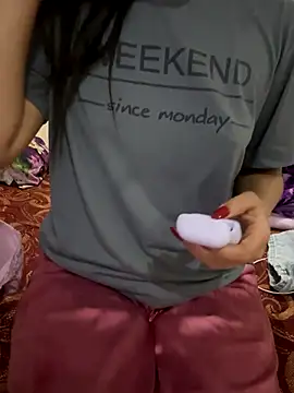 Queen-35 online show from November 7, 2025, 9:15 pm