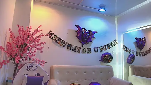 Snapshot of Gabriela_milani chatting on October 27, 2025, 11:25 am Gabriela milani online show from October 27, 2025, 11:25 am