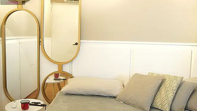 Roxy Vega online show from November 19, 2025, 8:47 am