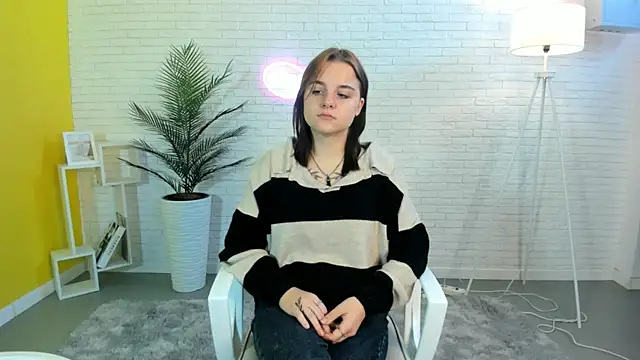 NinaArthurs online show from September 30, 2025, 6:29 am