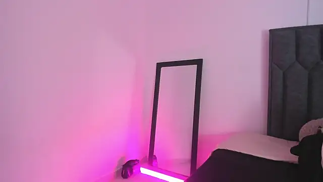 ArihanaTylor online show from November 13, 2025, 2:32 am