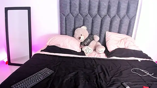 ArihanaTylor online show from November 14, 2025, 1:48 am