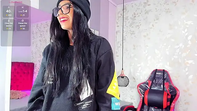 Snapshot of Luciaoregon chatting on October 14, 2025, 2:07 pm Luciaoregon online show from October 14, 2025, 2:07 pm