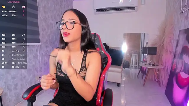 Snapshot of Luciaoregon chatting on October 23, 2025, 1:10 pm Luciaoregon online show from October 23, 2025, 1:10 pm