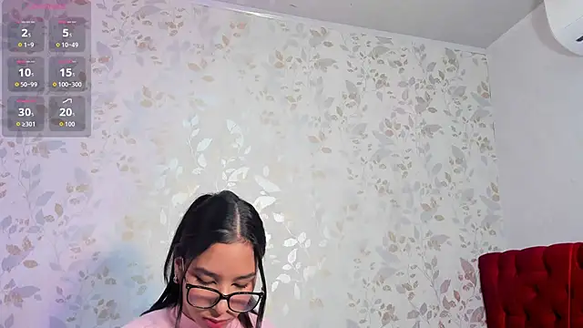 Snapshot of Luciaoregon chatting on November 7, 2025, 1:22 pm Luciaoregon online show from November 7, 2025, 1:22 pm