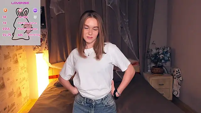 Snapshot of TienKnous chatting on November 7, 2025, 7:03 pm TienKnous online show from November 7, 2025, 7:03 pm