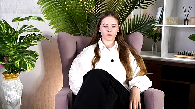 SheenaLoesche online show from October 6, 2025, 12:24 pm