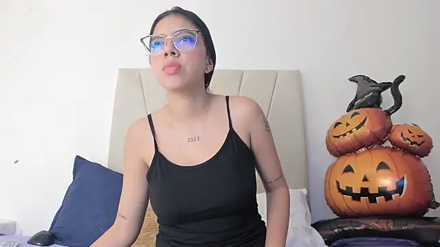 Snapshot of Ainoa_Pink chatting on October 11, 2025, 7:56 pm Ainoa Pink online show from October 11, 2025, 7:56 pm