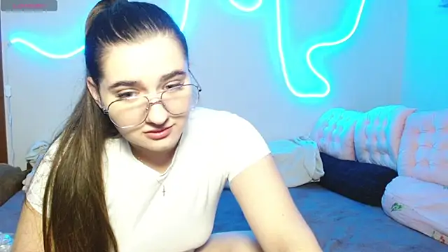 Snapshot of cutieblush chatting on October 3, 2025, 11:24 pm cutieblush online show from October 3, 2025, 11:24 pm