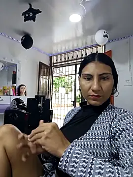 Snapshot of Lucyfoox chatting on October 8, 2025, 1:42 pm Lucyfoox online show from October 8, 2025, 1:42 pm