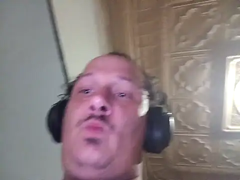 macKnd online show from October 6, 2025, 6:49 pm