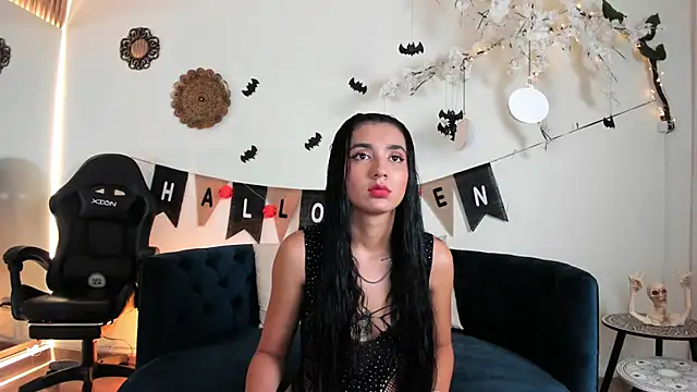 cloe taylor   online show from October 12, 2025, 3:27 am