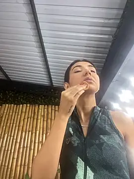 cloe taylor   online show from November 7, 2025, 3:39 am