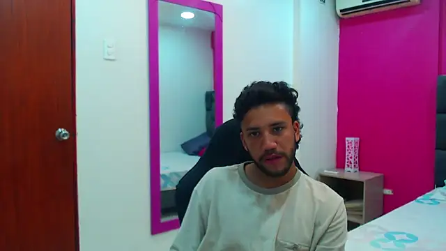 Juan FelipeX01 online show from October 6, 2025, 3:20 pm