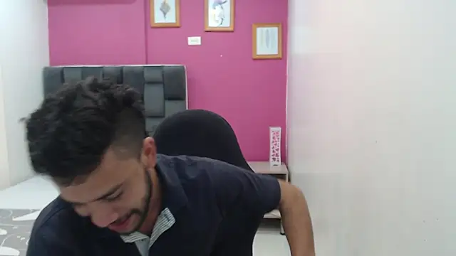 Juan FelipeX01 online show from October 18, 2025, 10:32 pm