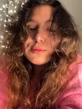 Snapshot of Luisaa_rosee chatting on December 1, 2025, 11:43 pm Luisaa rosee online show from December 1, 2025, 11:43 pm