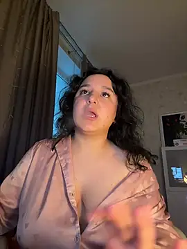 Snapshot of Luisaa_rosee chatting on July 3, 2026, 6:25 pm Luisaa rosee online show from July 3, 2026, 6:25 pm
